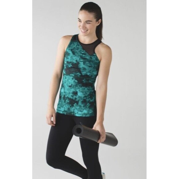 Lululemon Meshed Up Tank 2 IN 1 Top Size 4 Green Black Clouded Dreams Teal RARE! - Picture 3 of 12
